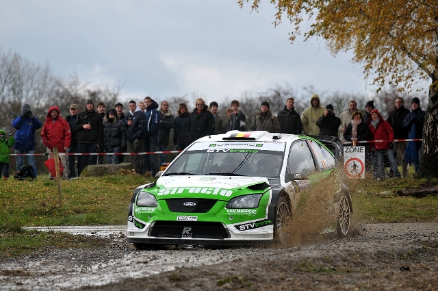 bouche-ford-focus-wrc-et-vandewauwer-porsche-997-au-rendez-vous