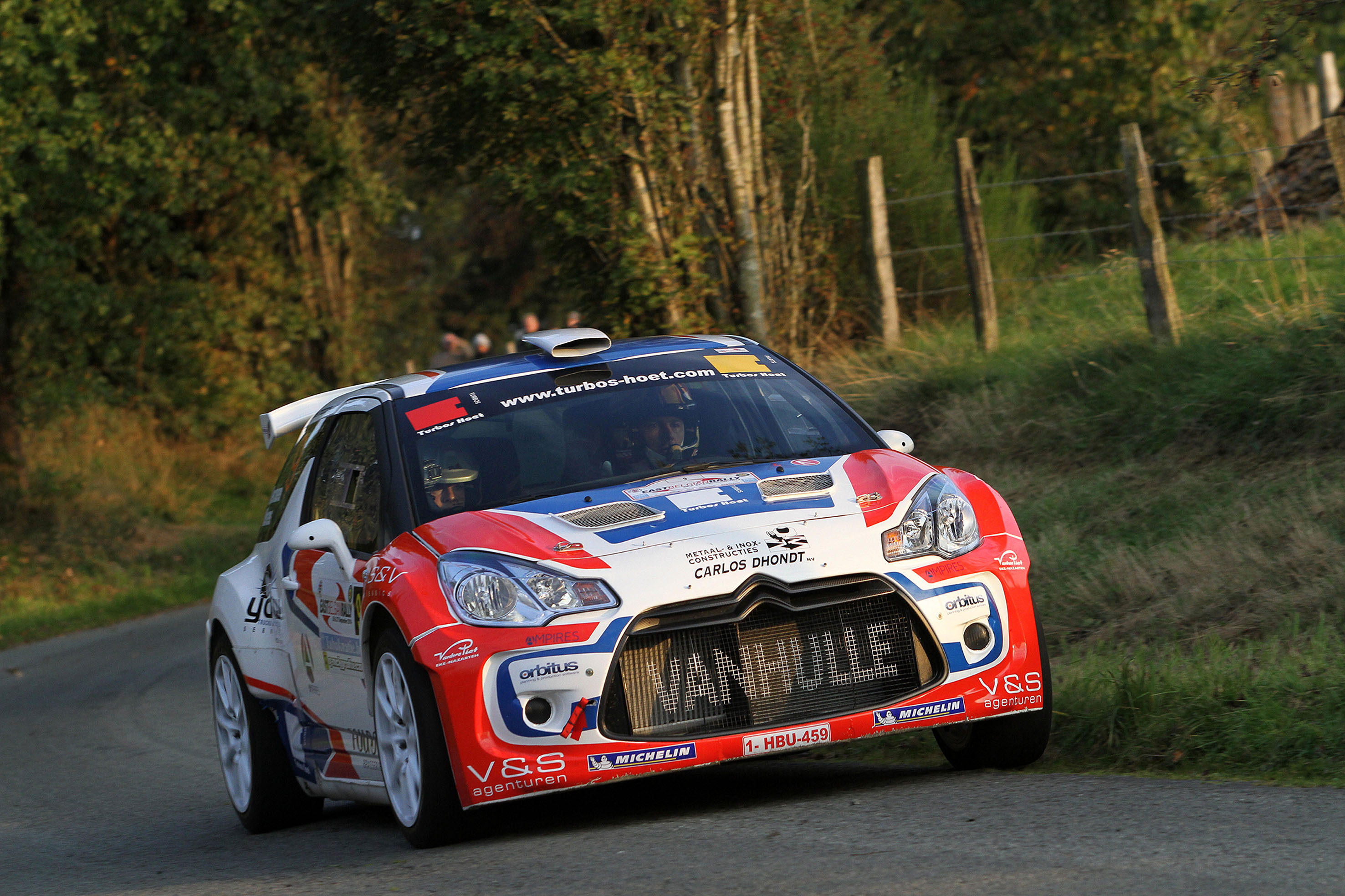 141-voitures-au-depart